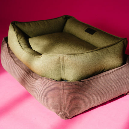 Chester & Lee | Cotton Sleeper Dog Bed Olive